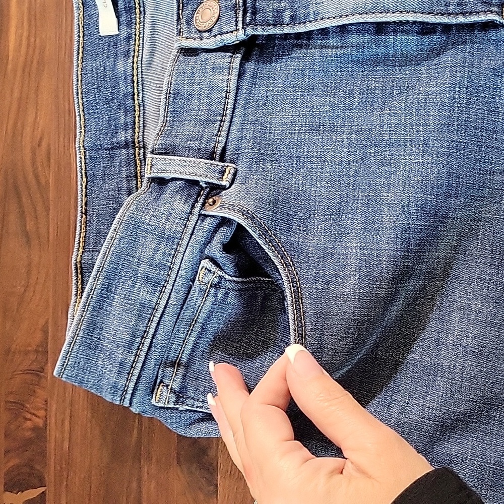 LEVI'S CLASSIC CAPRI JEANS - Picture 6 of 11